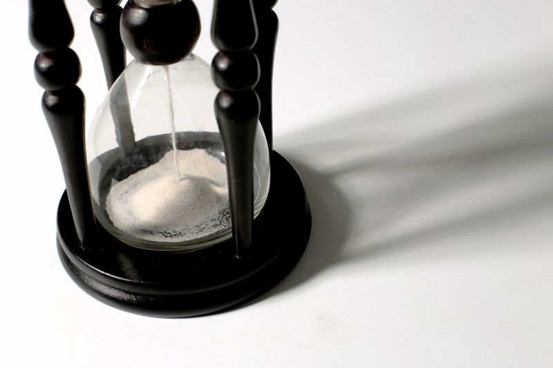 hourglass-measuring-time_800x533